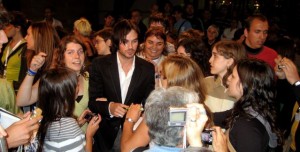 Ian surrounded by fans, San Seb